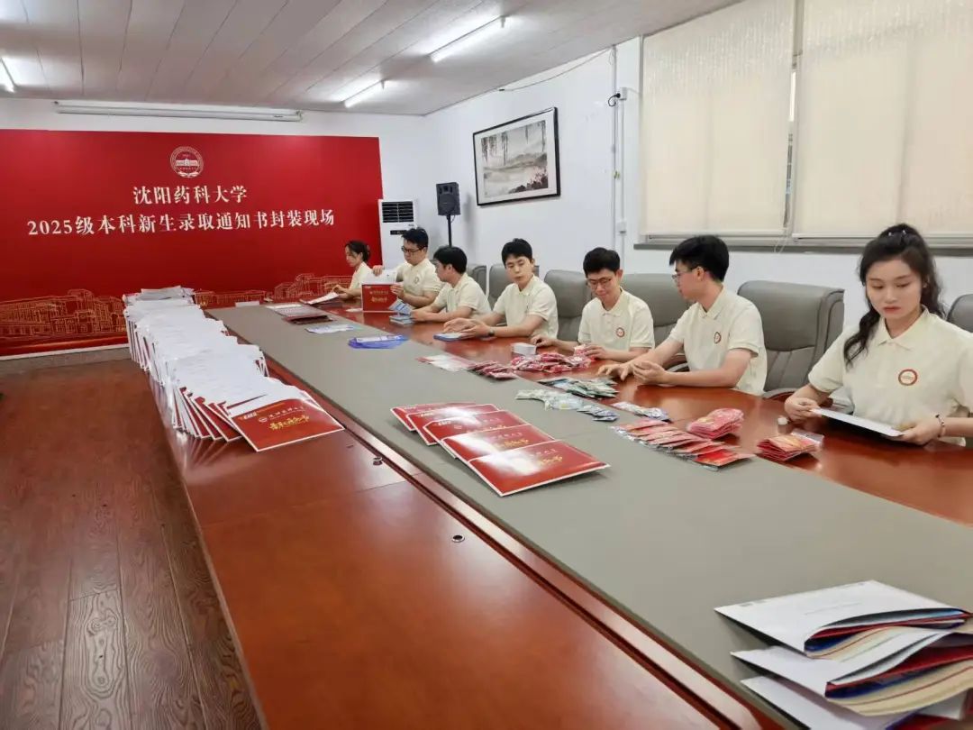 当指尖触碰这抹沈药红